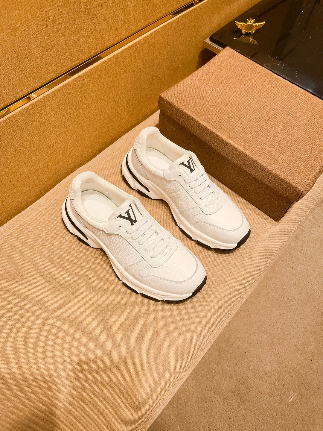 Men's shoes💰 460💰👍[LV]🔥🔝Louis Vuitton, a high-end men's shoe brand, official website 1:1 latest masterpiece: the upper is made of Italian imported first-layer cowhide🔥Official website original special technical cloth fabric matching🔥Original comfortable and breathable lining➕Original designated non-slip outsole🔥Make walking more convenient and comfortable! An exclusive new model, a stunning work, a beautiful 1:1 replica [color] compared to the official quality! Create a fashionable personality to set off your uniqueness! A must-have for trendy men! 🔥, sizes: 38-44. color:.     2⃣️colors available🔥
